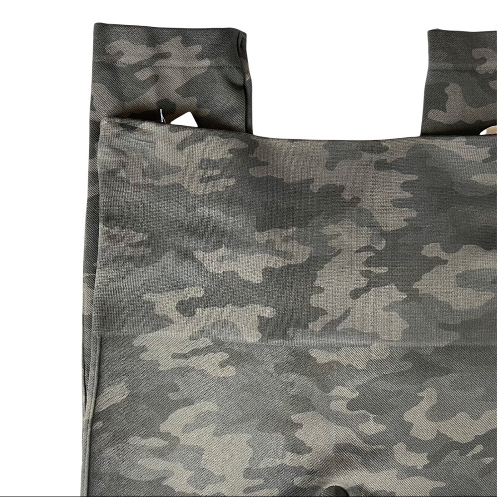 Spanx Cropped Look At Me Now Seamless Leggings in Sage Camo SZ Large - Picture 11 of 12